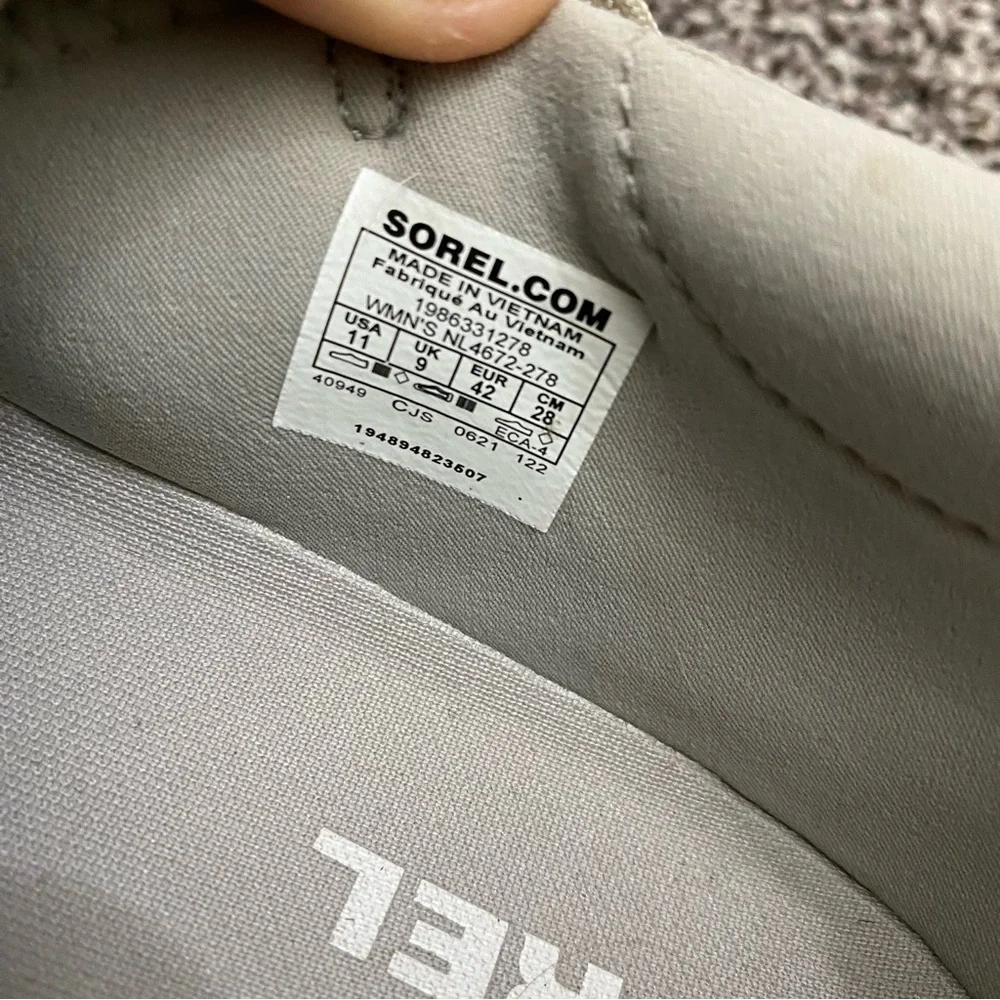 Sorel used are lace